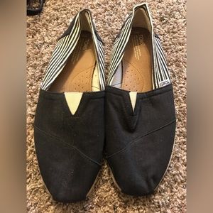TOMS black and cream classics